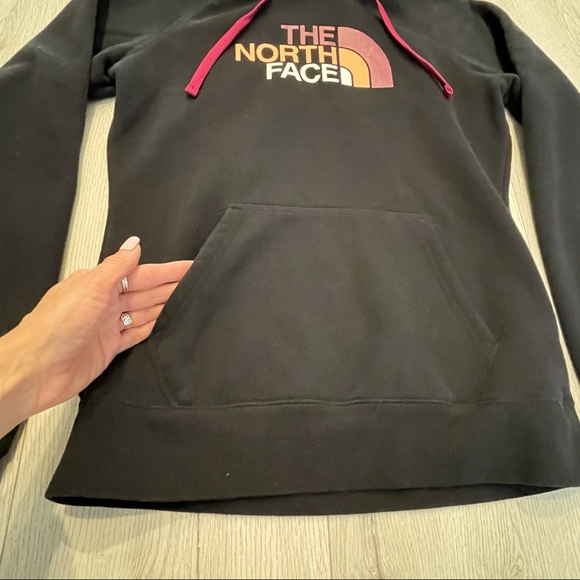 The North Face Black Hoodie Size Medium - Picture 3 of 10